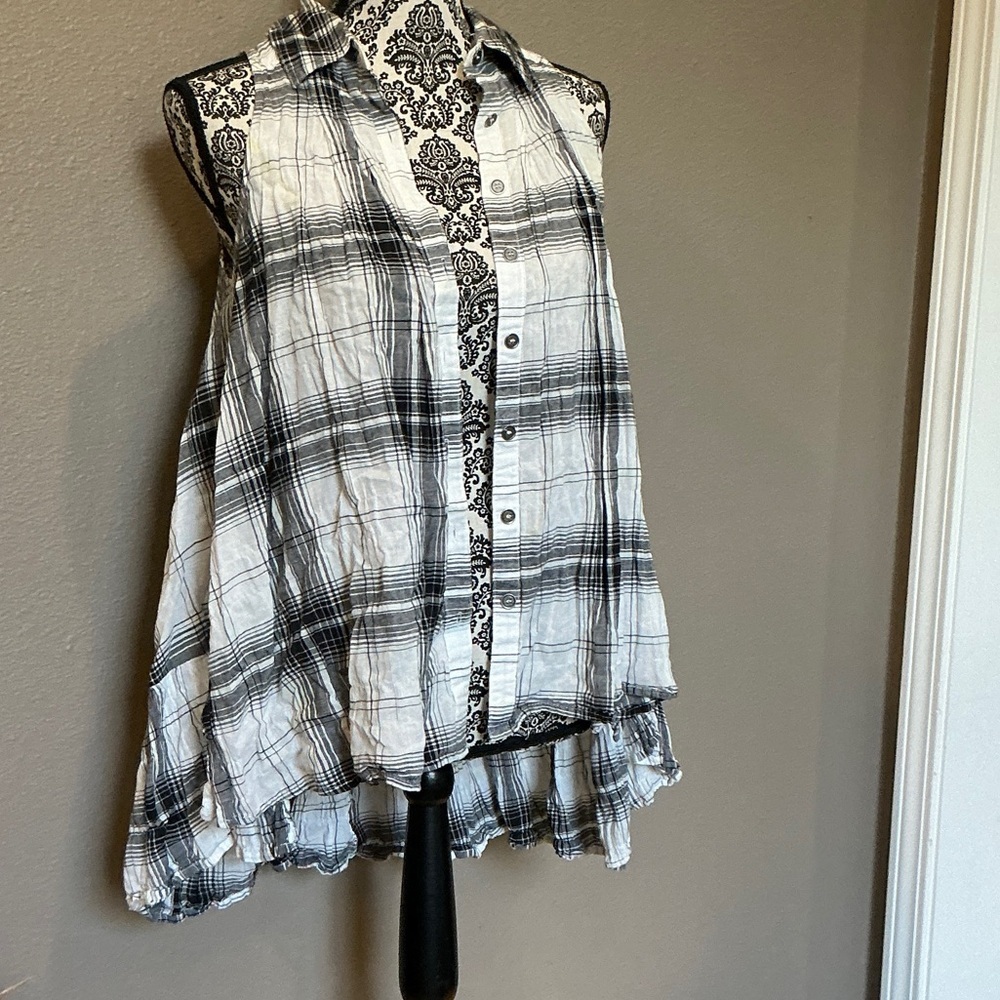 En Creme Black and White Checkered Top Size Small